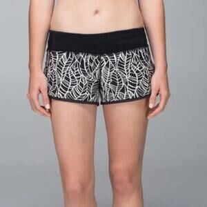 Lululemon Pretty Palm Run Times Shorts 4" SIZE 8 WAIST 33 Black White Liner